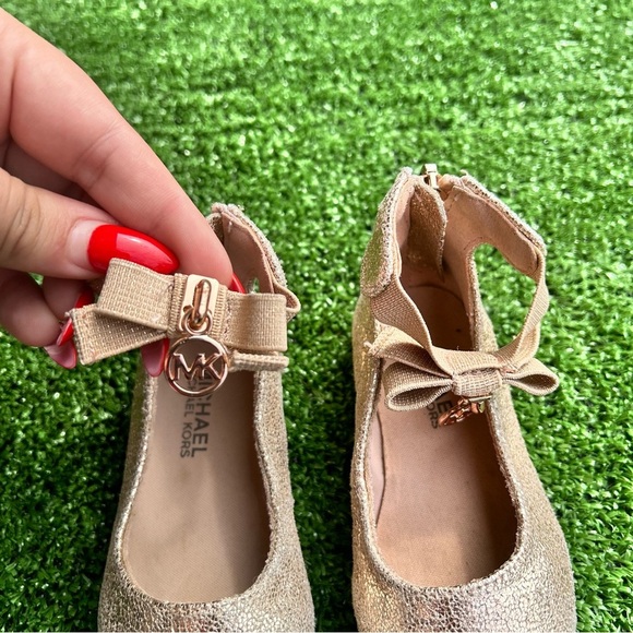 Baby girls Michael Kors size 2 mini ballet flats with bow - Picture 2 of 7